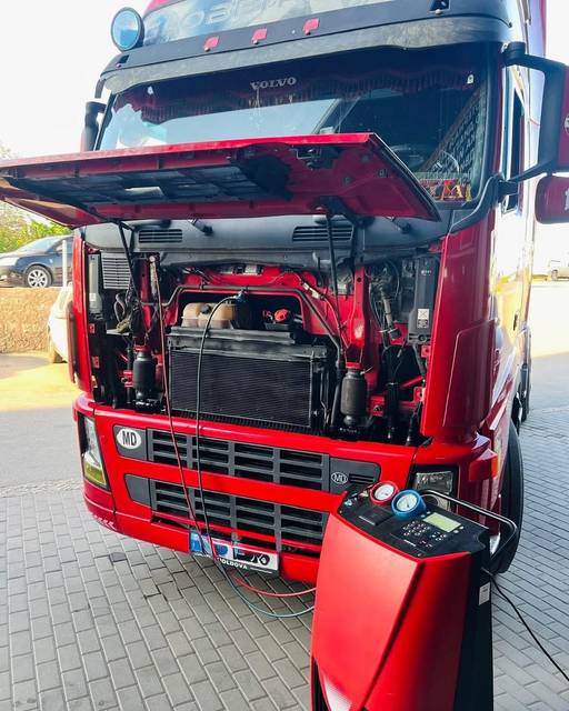 Încărcare climatizare la un camion